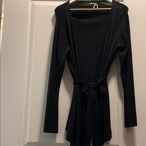 Black cardigan wrap w/belt and 2 front pockets
